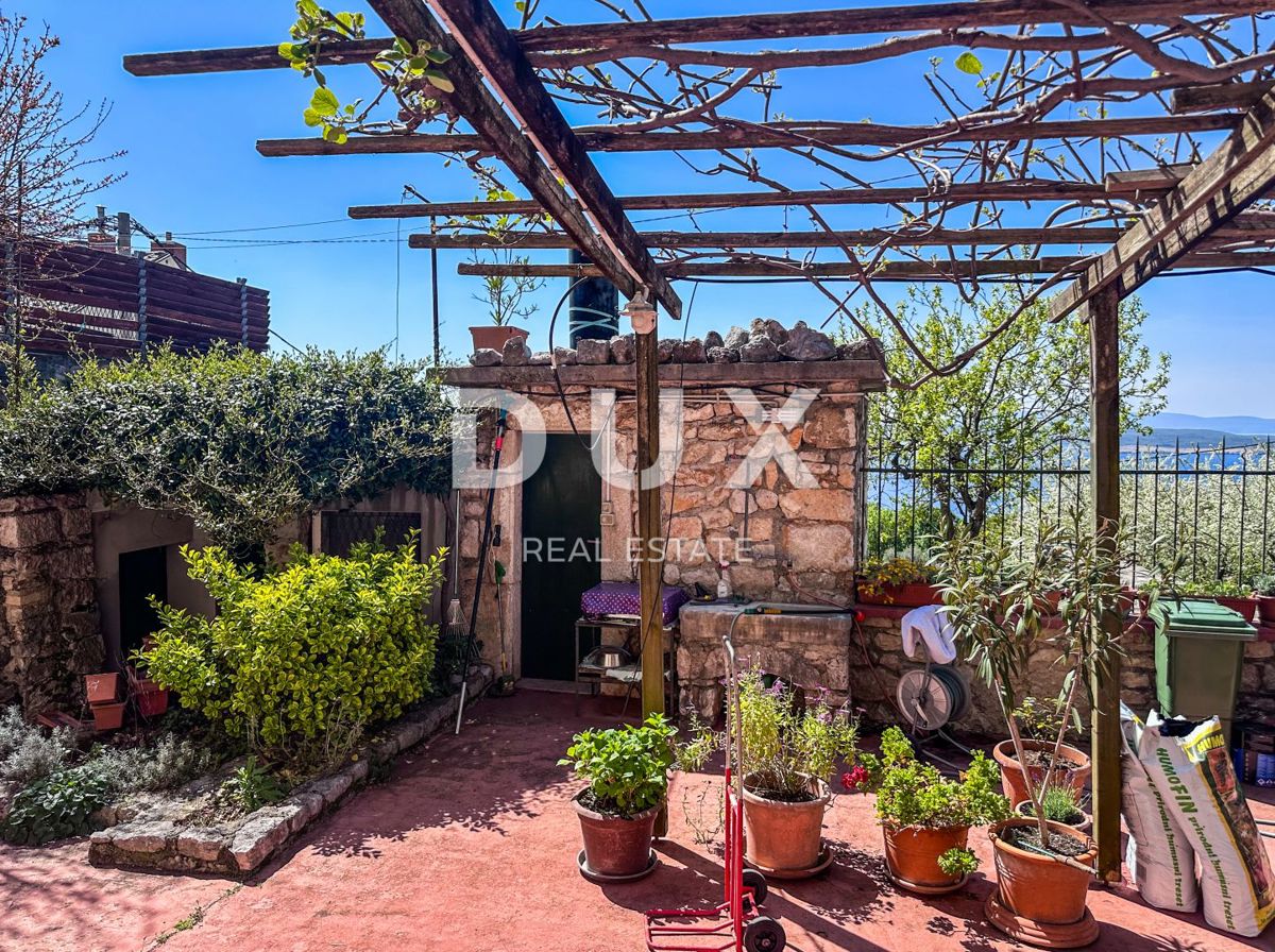 CRIKVENICA - Spaziosa casa con splendida vista sul mare, a 500 m dalla spiaggia