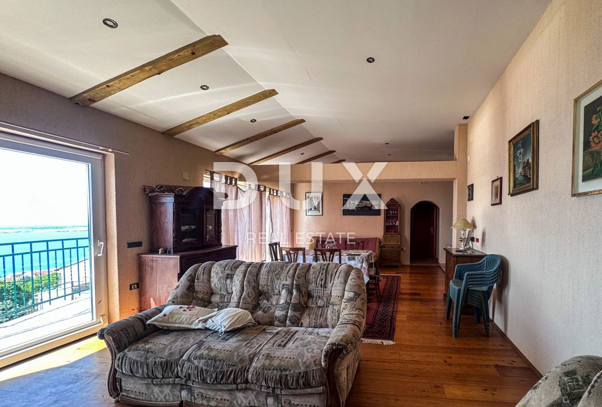 CRIKVENICA - Spaziosa casa con splendida vista sul mare, a 500 m dalla spiaggia
