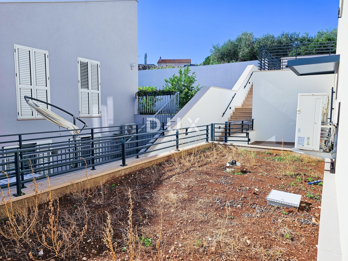 MALI LOŠINJ, CENTRO - Appartamento in un nuovo edificio con posto auto in garage - RARO