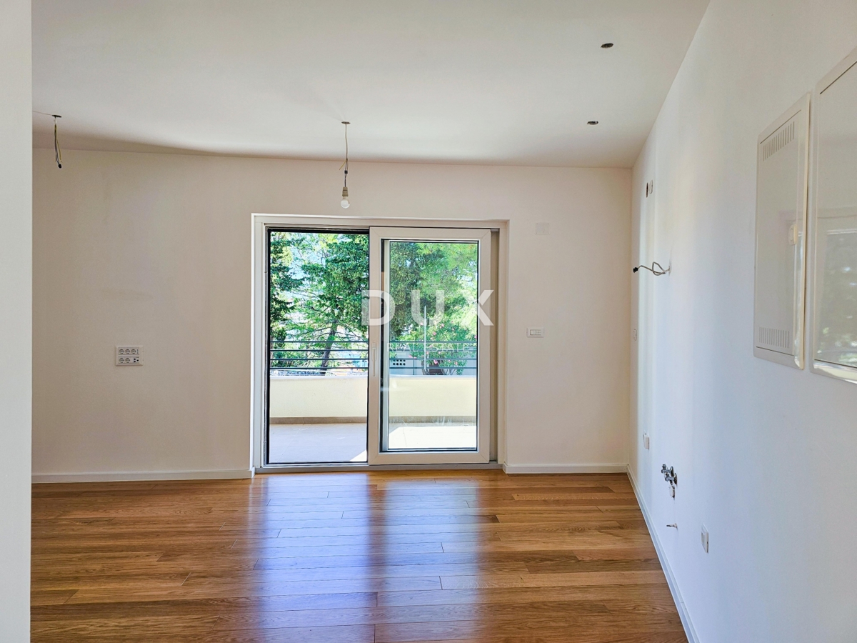 MALI LOŠINJ, CENTRO - Appartamento in un nuovo edificio con posto auto in garage - RARO