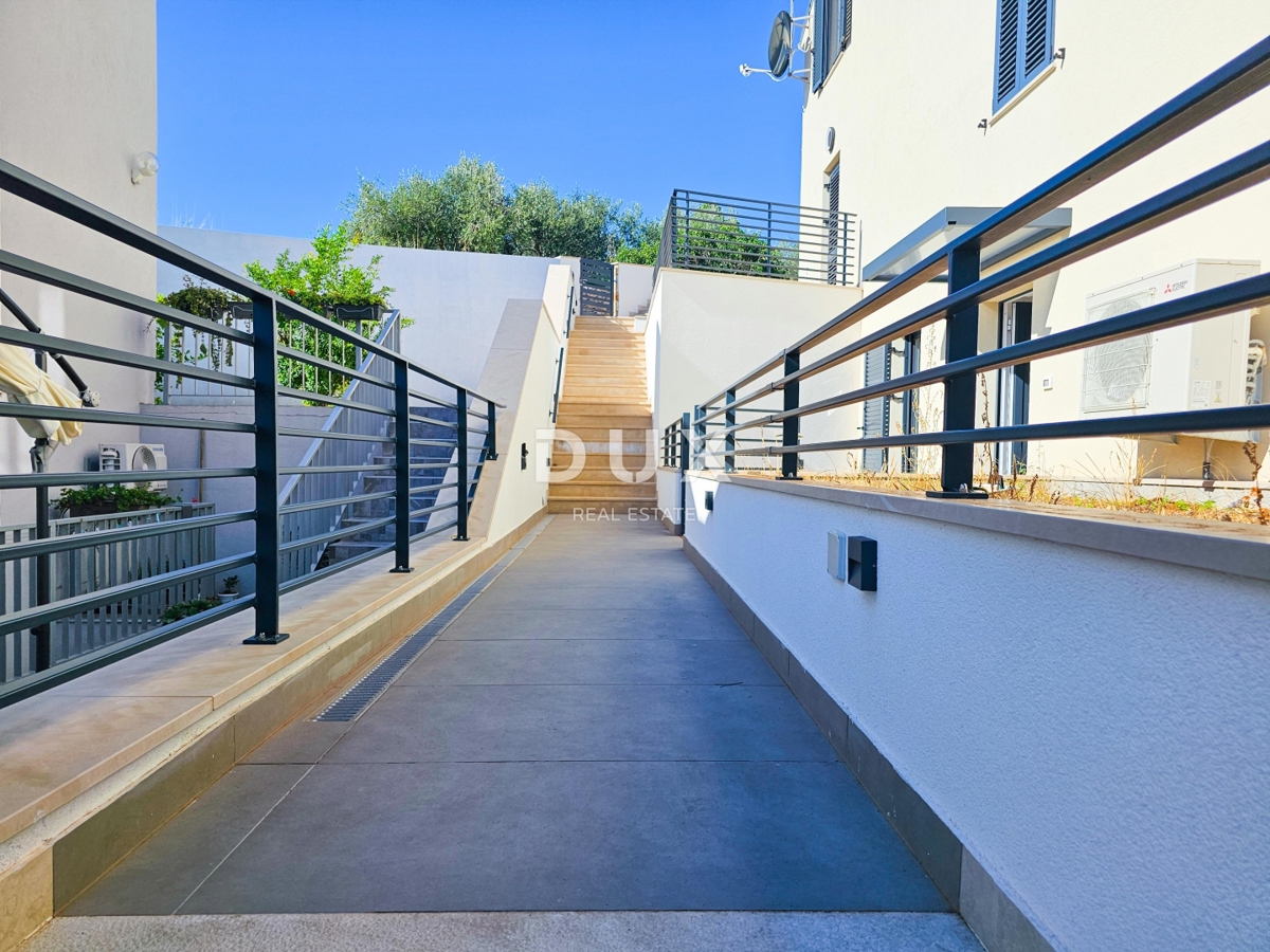 MALI LOŠINJ, CENTRO - Appartamento in un nuovo edificio con posto auto in garage - RARO