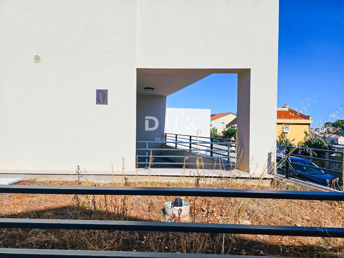 MALI LOŠINJ, CENTRO - Appartamento in un nuovo edificio con posto auto in garage - RARO