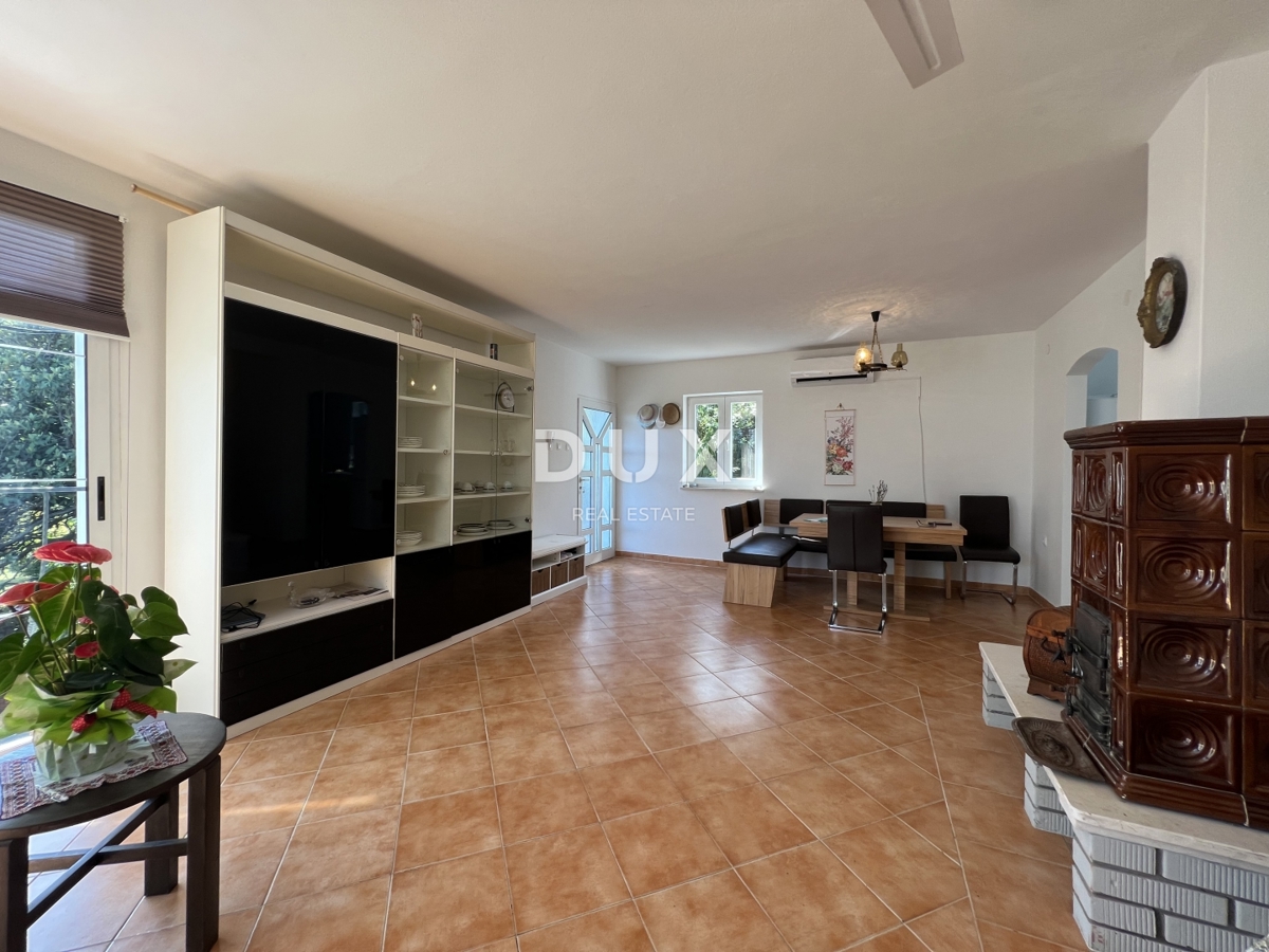 ABBAZIA, LOVRAN - appartamento recentemente ristrutturato di 82 m2, a 500 m dal mare