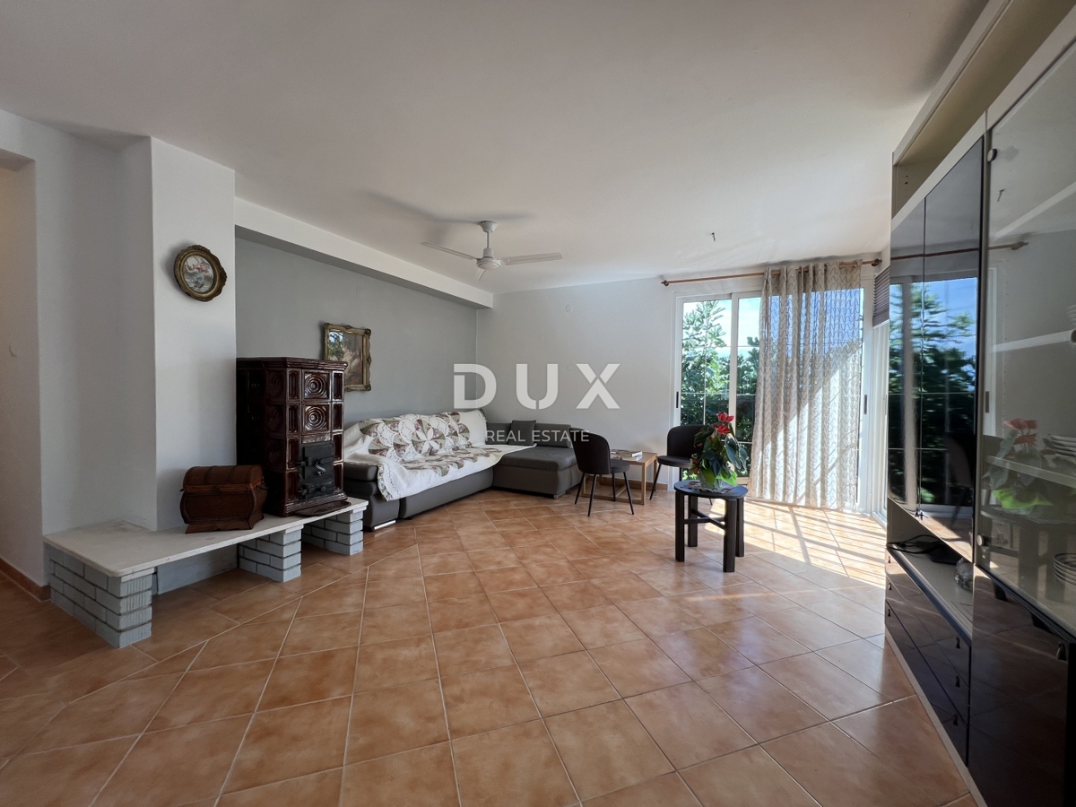 ABBAZIA, LOVRAN - appartamento recentemente ristrutturato di 82 m2, a 500 m dal mare