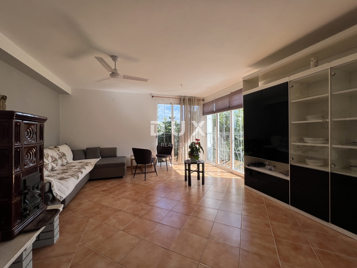 ABBAZIA, LOVRAN - appartamento recentemente ristrutturato di 82 m2, a 500 m dal mare