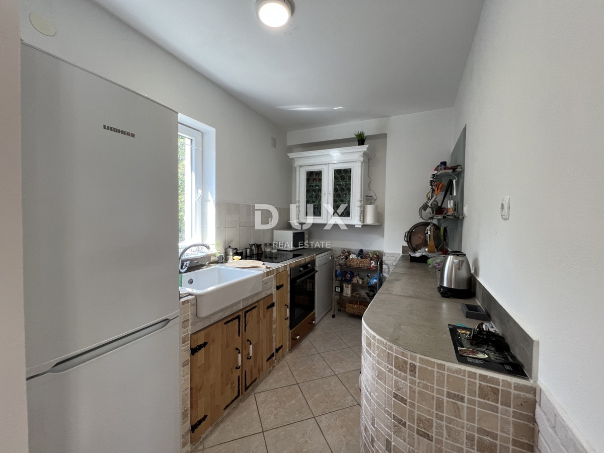 ABBAZIA, LOVRAN - appartamento recentemente ristrutturato di 82 m2, a 500 m dal mare