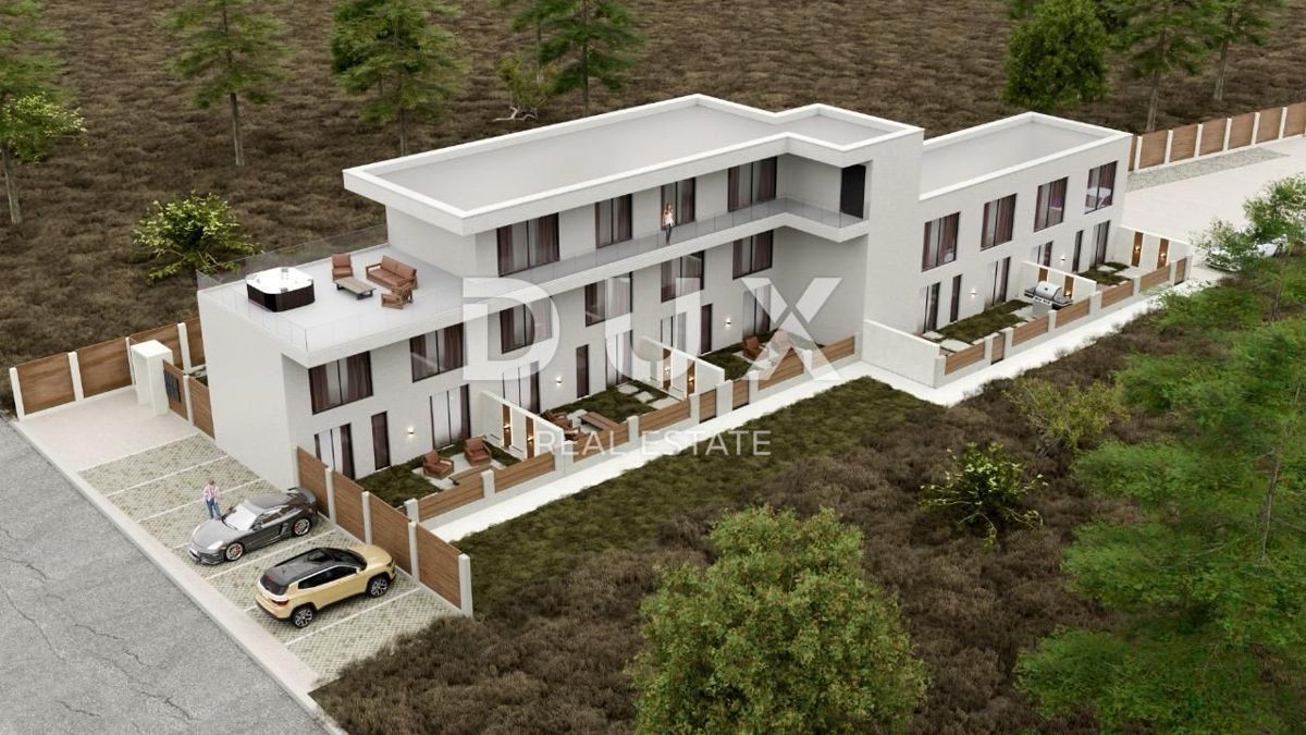ISTRIA, PREMANTURA – Attico 1BR+LR con ingresso privato e spaziosa terrazza con vista sul mare, vicino alle spiagge e a Kamenjak