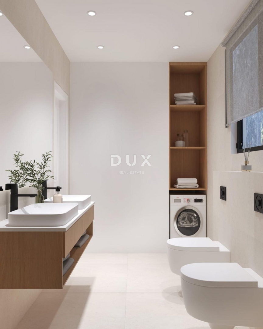 ISTRIA, PREMANTURA – Attico 1BR+LR con ingresso privato e spaziosa terrazza con vista sul mare, vicino alle spiagge e a Kamenjak