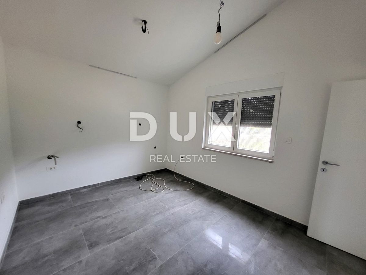 ISTRIA, TINJAN - Casa prefabbricata con piscina 