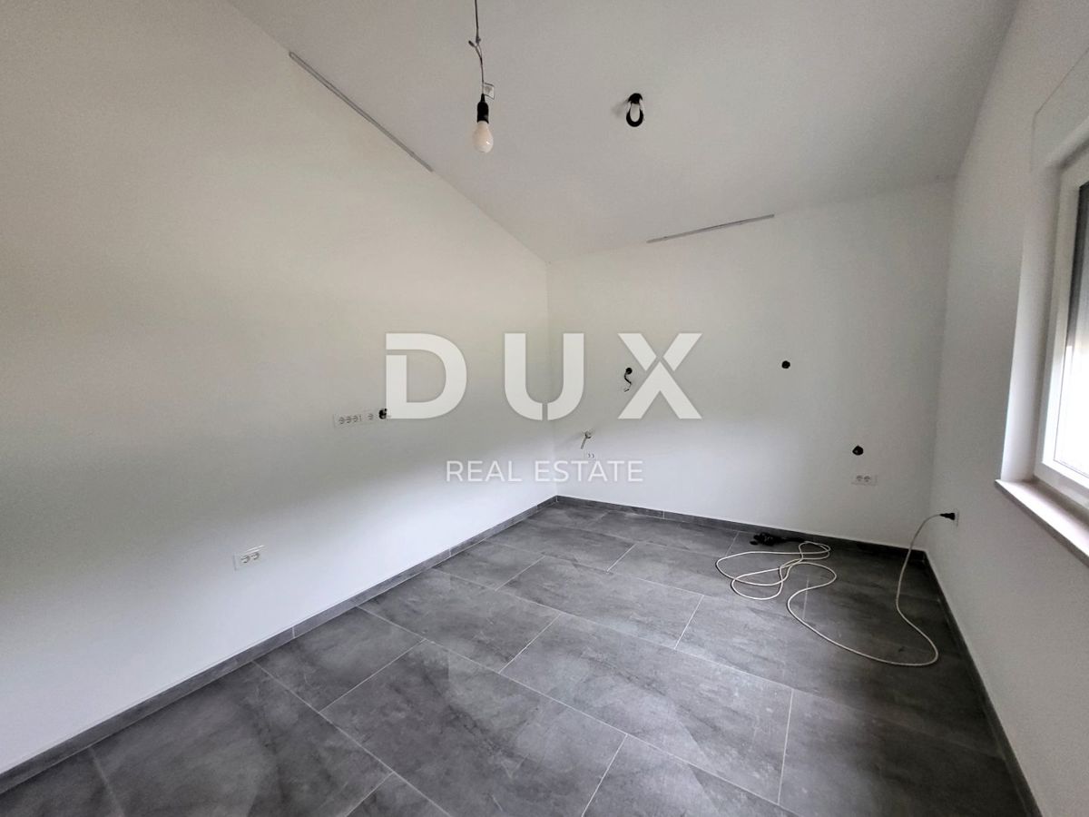 ISTRIA, TINJAN - Casa prefabbricata con piscina 