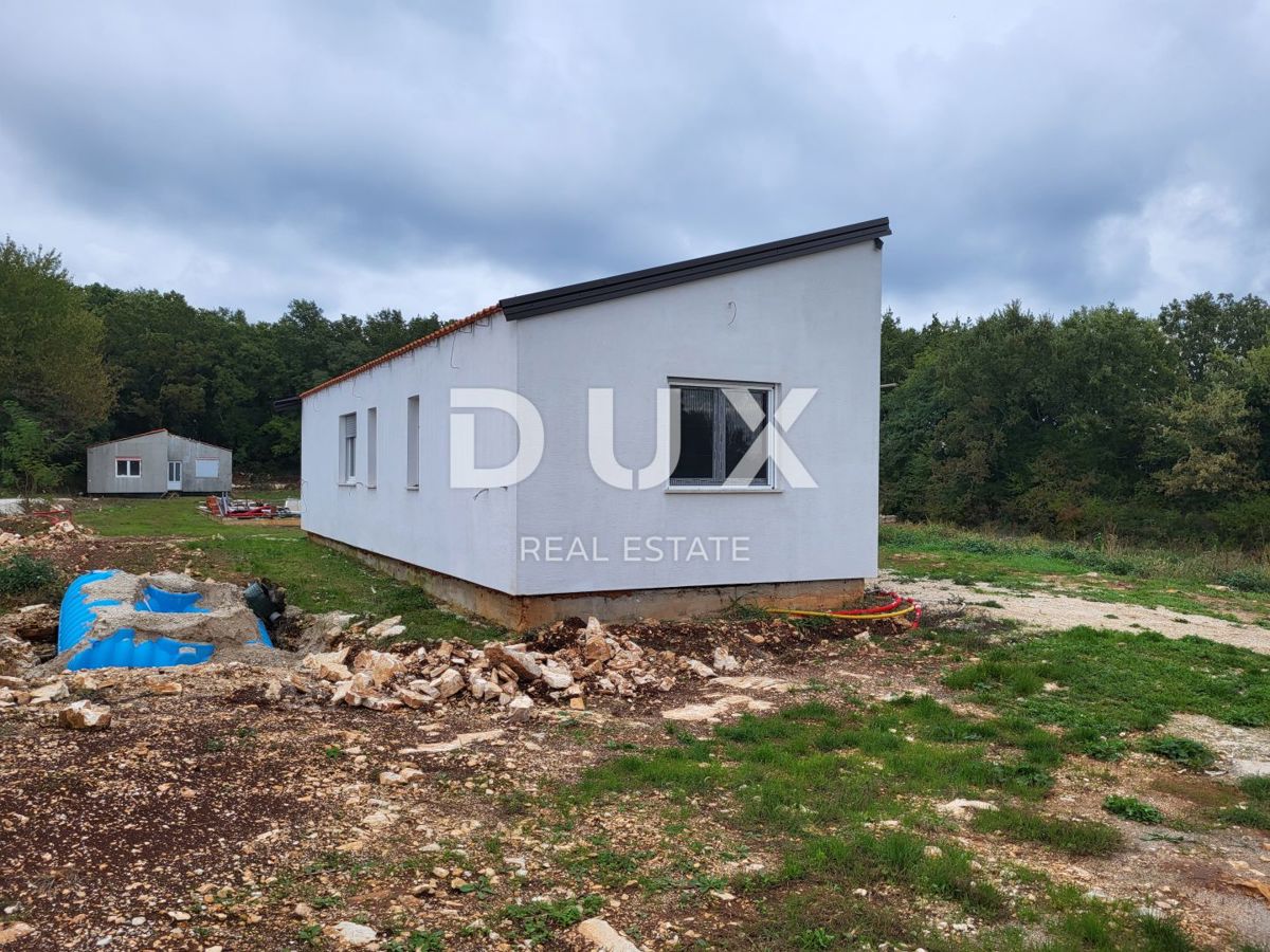 ISTRIA, TINJAN - Casa prefabbricata con piscina 
