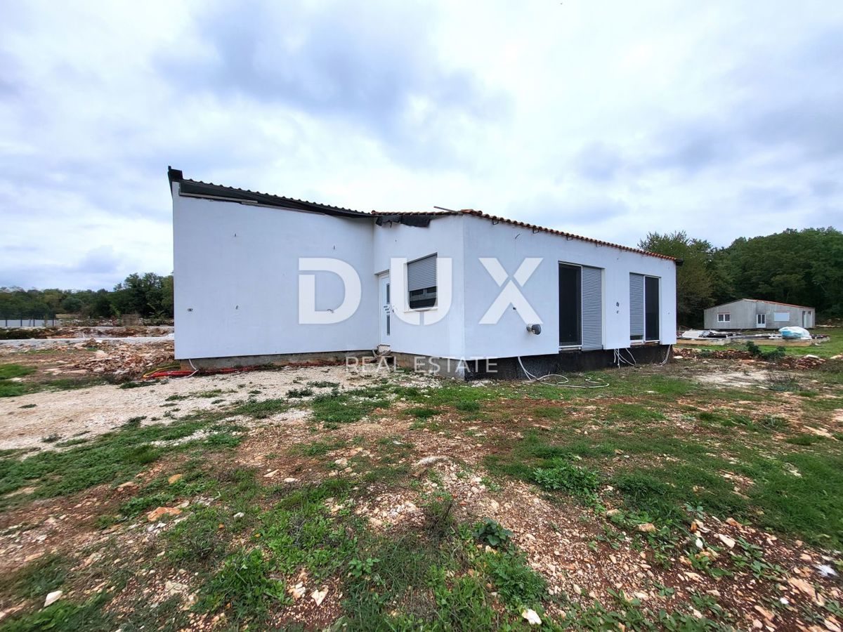 ISTRIA, TINJAN - Casa prefabbricata con piscina 