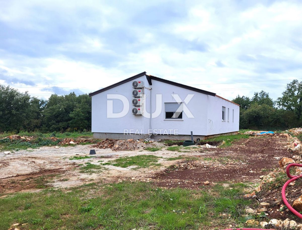 ISTRIA, TINJAN - Casa prefabbricata con piscina 