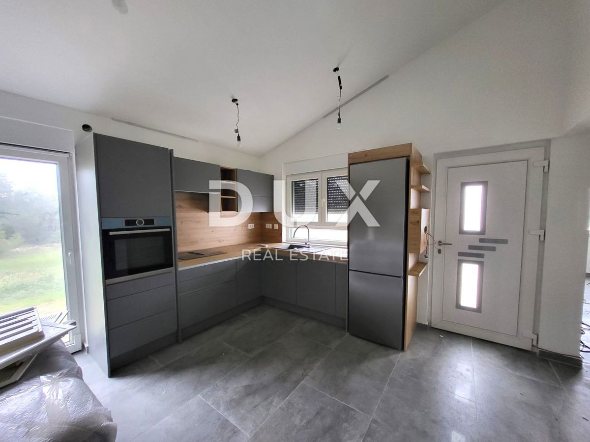 ISTRIA, TINJAN - Casa prefabbricata con piscina 