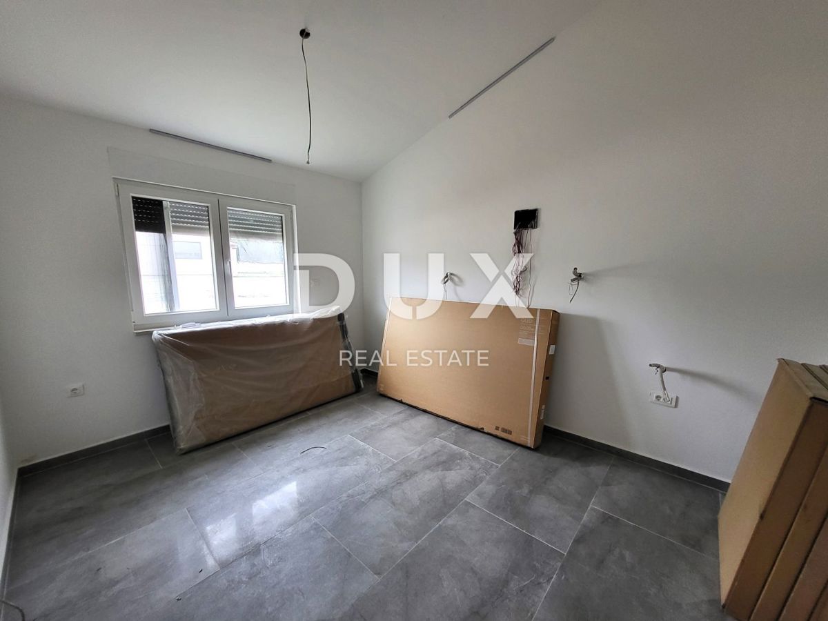 ISTRIA, TINJAN - Casa prefabbricata con piscina 