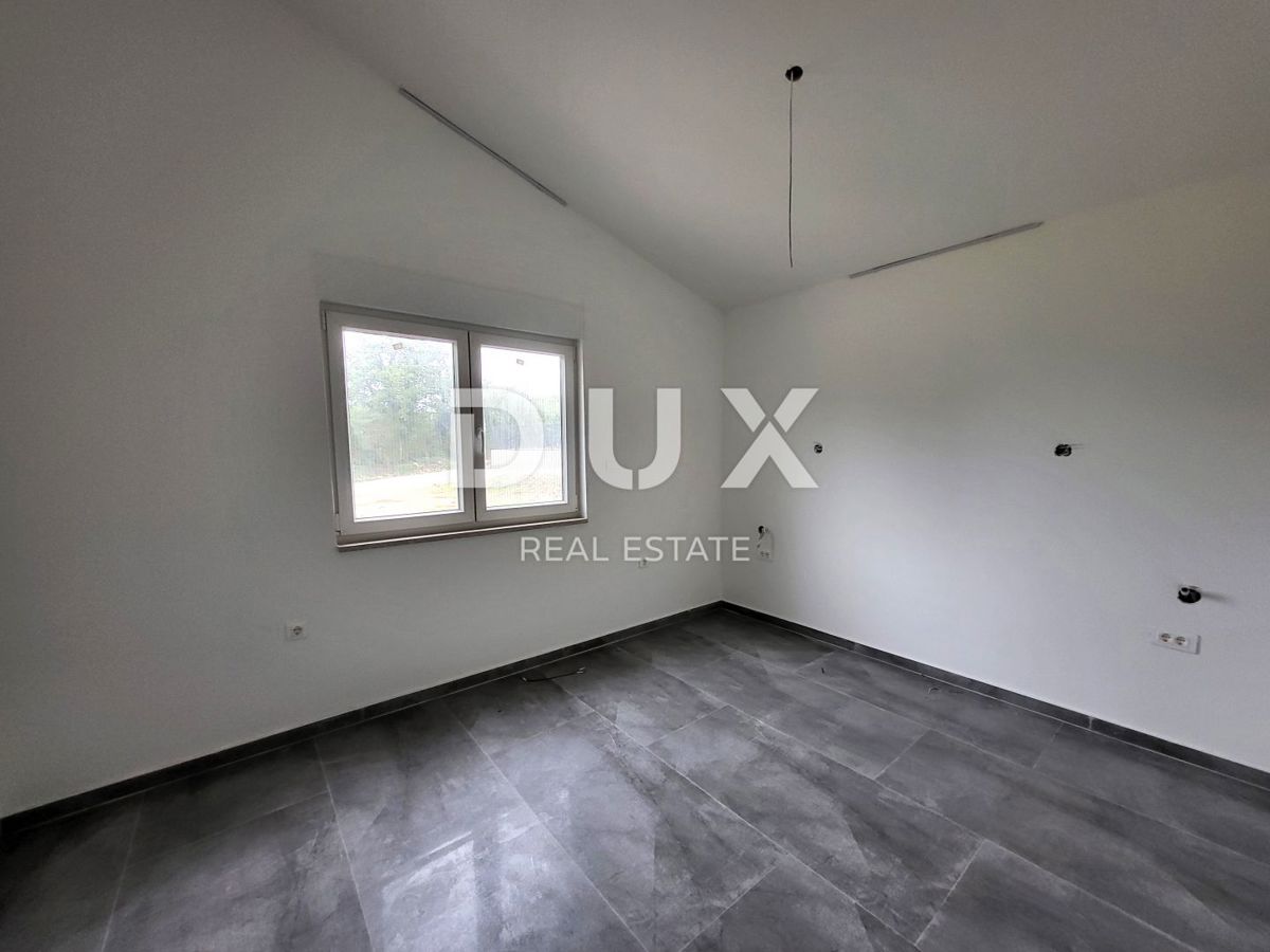 ISTRIA, TINJAN - Casa prefabbricata con piscina 