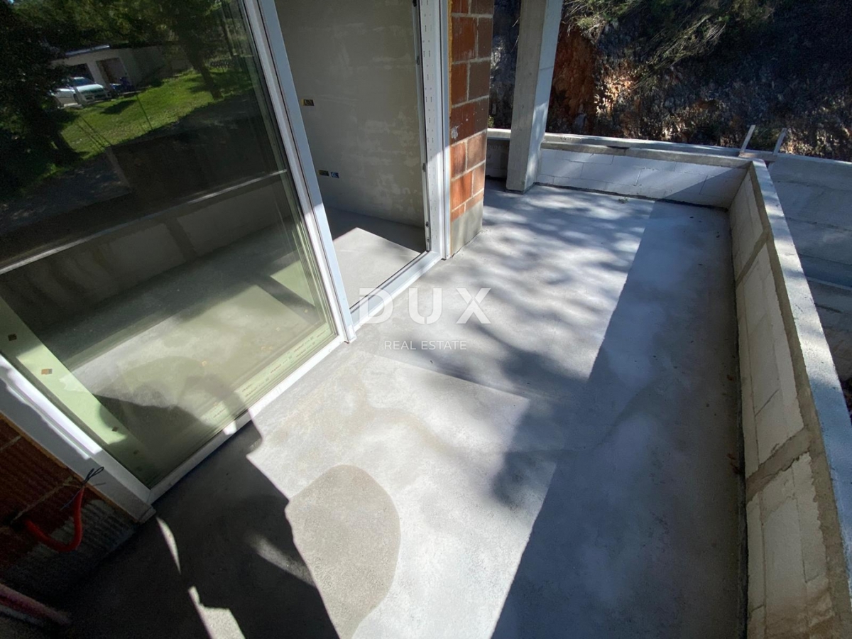 RIJEKA, DRENOVA - esclusivo appartamento in NUOVA COSTRUZIONE al 1° piano con balcone + 2 posti auto! OCCASIONE!