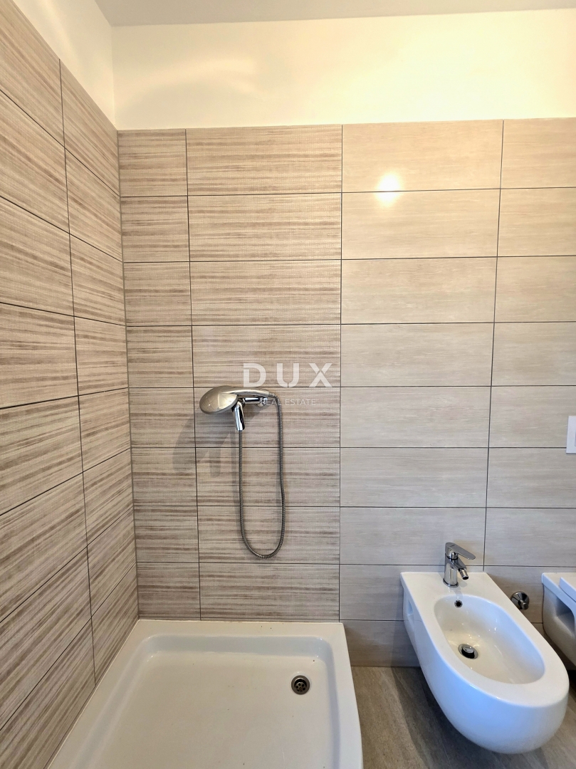 ISTRIA, FAŽANA - Attico con 2 camere da letto e soggiorno a 450 metri dalle spiagge e dal lungomare