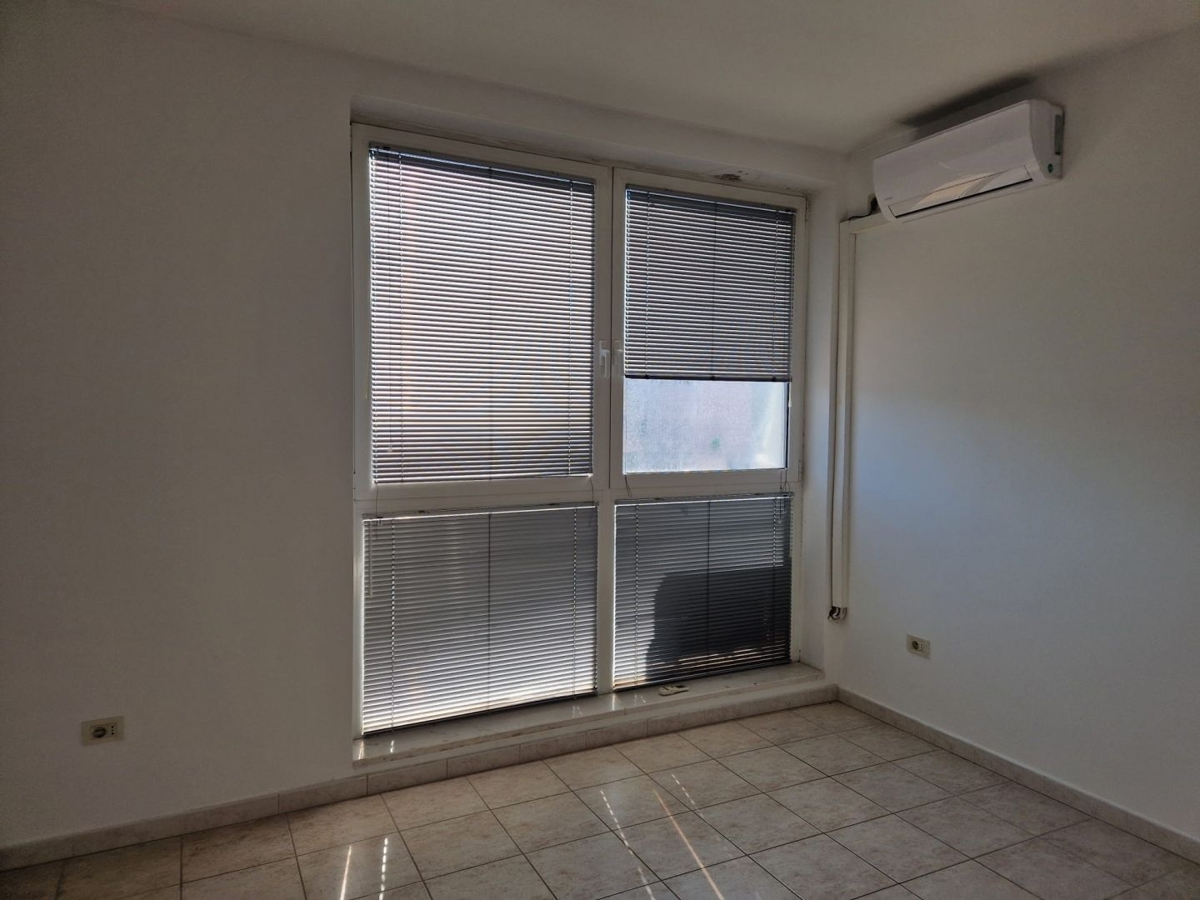 ISTRIA, ALBONA - Locale commerciale nel centro città