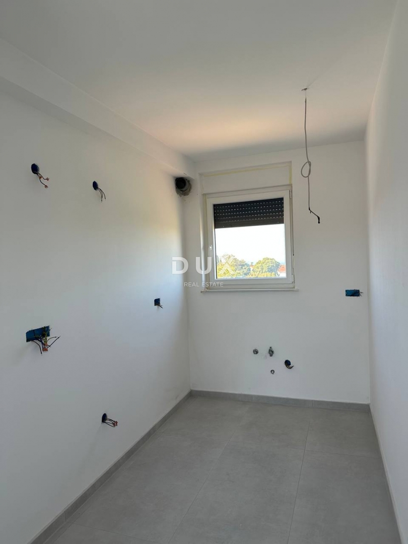 ISTRIA, PARENZO - Appartamento in un nuovo edificio con vista mare