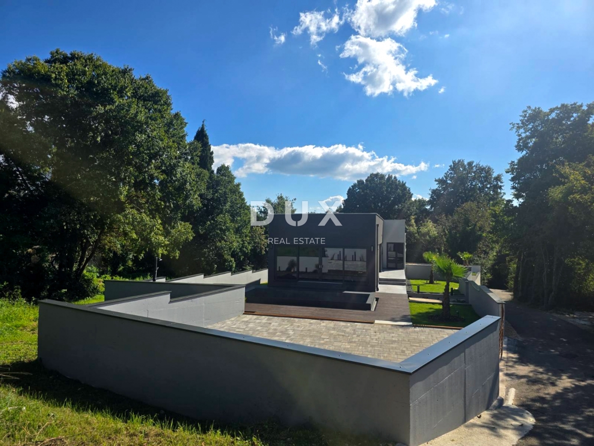 ISTRIA, BARBAN - Casa con due piscine ai margini del villaggio