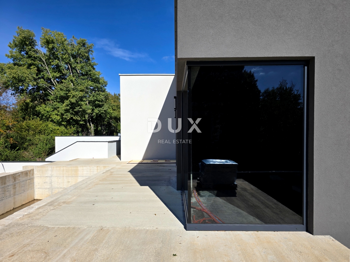 ISTRIA, BARBAN - Casa con due piscine ai margini del villaggio