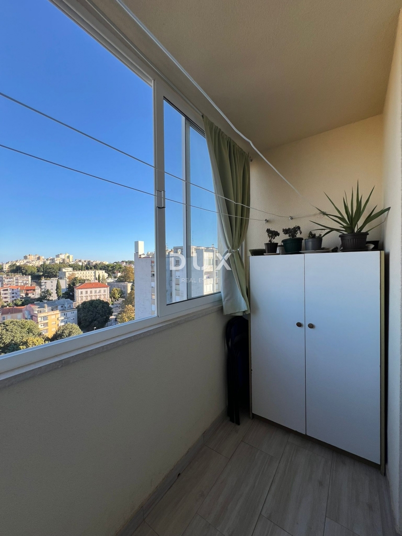 ISTRIA, POLA - Appartamento al 12° piano con vista panoramica nella posizione più ambita di Pola!