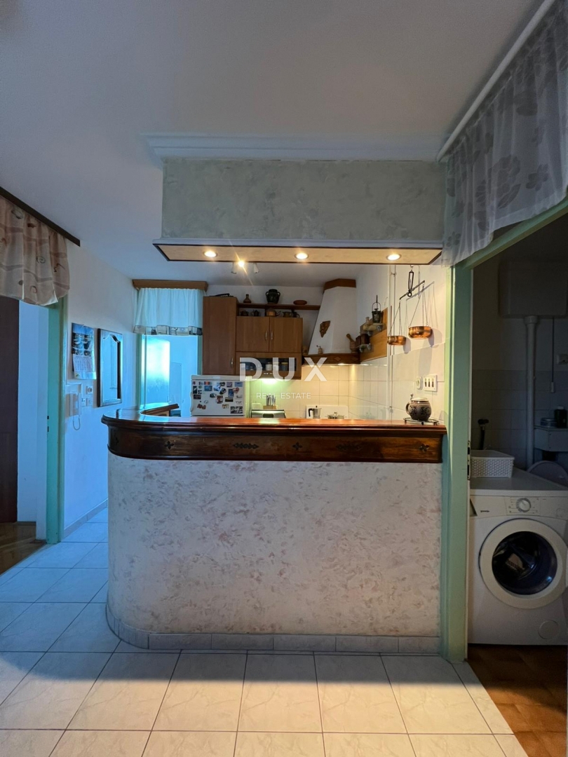 ISTRIA, POLA - Appartamento al 12° piano con vista panoramica nella posizione più ambita di Pola!