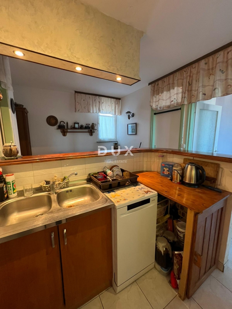 ISTRIA, POLA - Appartamento al 12° piano con vista panoramica nella posizione più ambita di Pola!