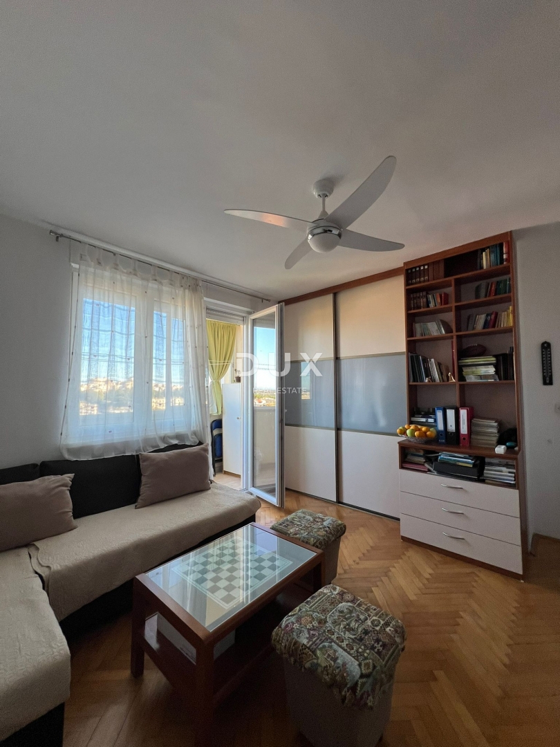 ISTRIA, POLA - Appartamento al 12° piano con vista panoramica nella posizione più ambita di Pola!