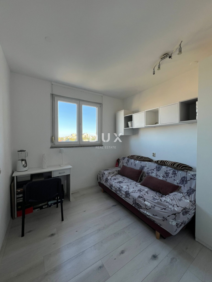 ISTRIA, POLA - Appartamento al 12° piano con vista panoramica nella posizione più ambita di Pola!