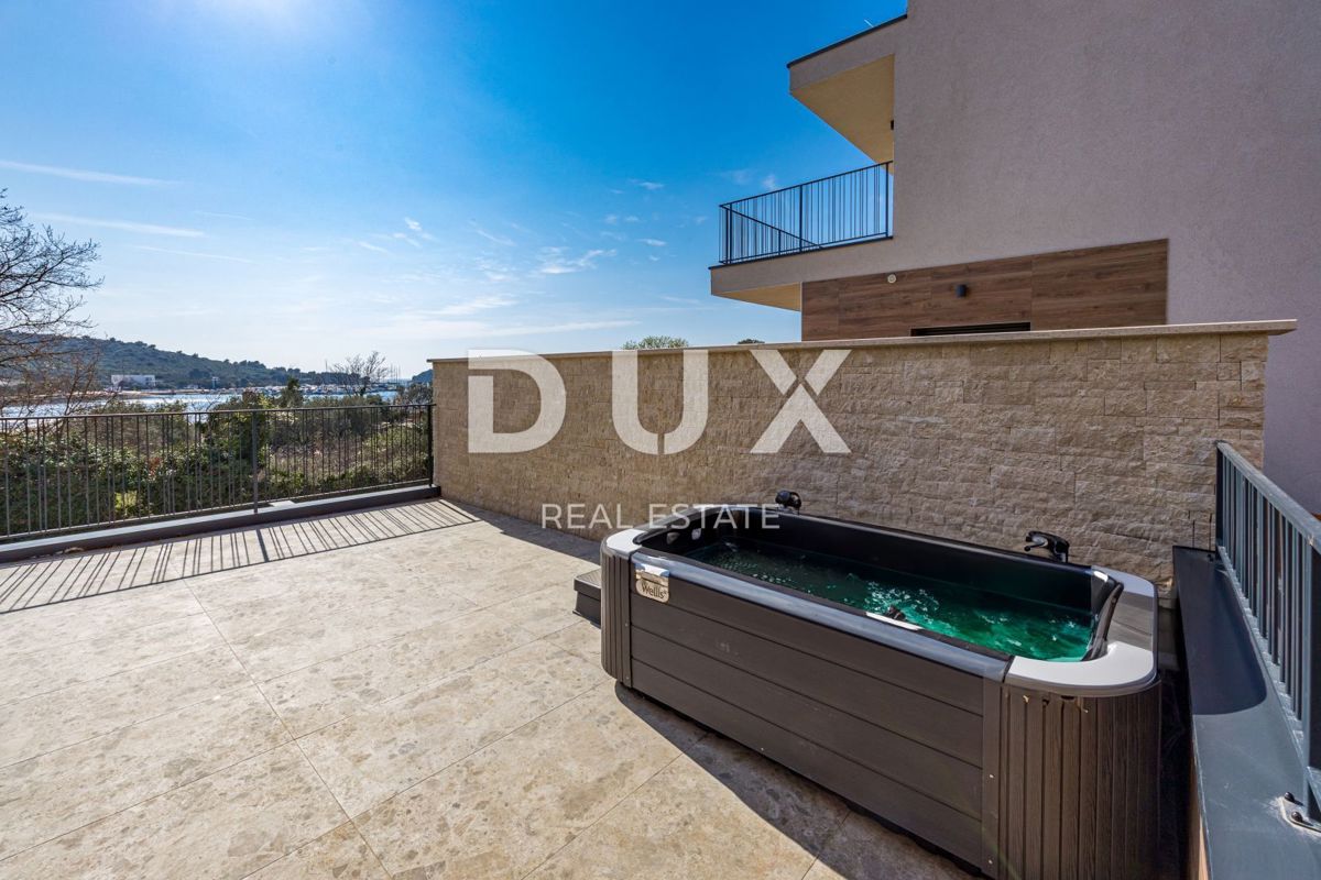 ISTRIA, BANJOLE - Villa bifamiliare contemporanea al mare!