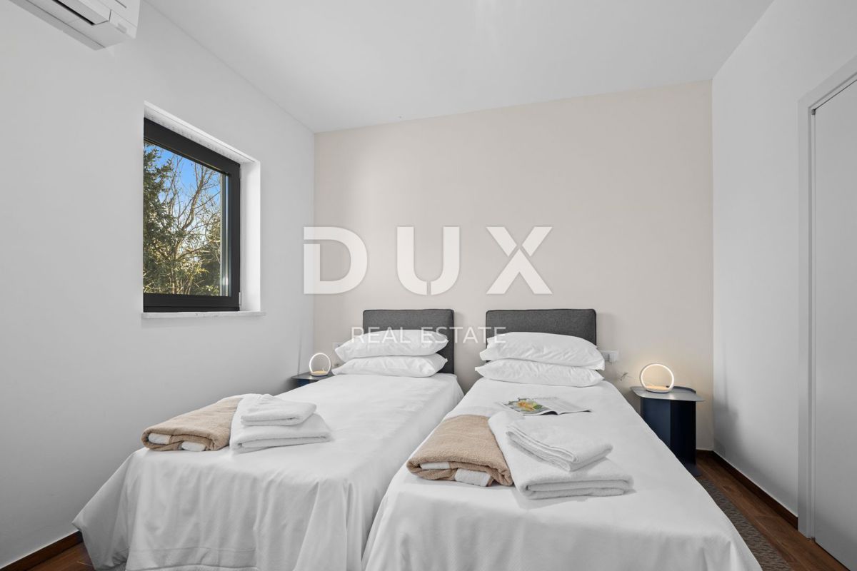 ISTRIA, BANJOLE - Villa bifamiliare contemporanea al mare!