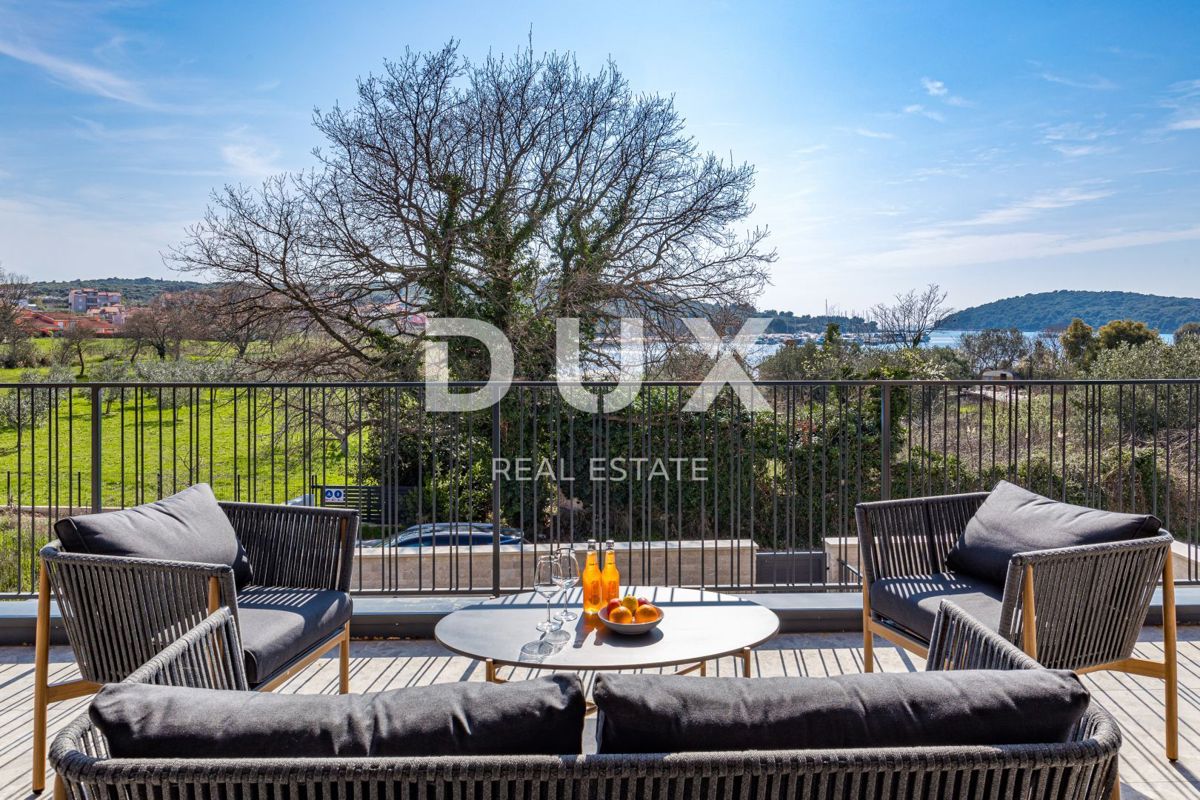 ISTRIA, BANJOLE - Villa bifamiliare contemporanea al mare!