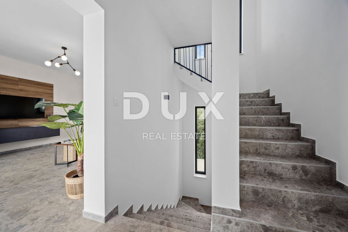 ISTRIA, BANJOLE - Villa bifamiliare contemporanea al mare!