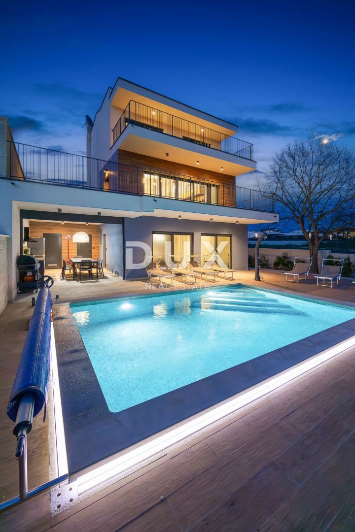 ISTRIA, BANJOLE - Villa bifamiliare contemporanea al mare!