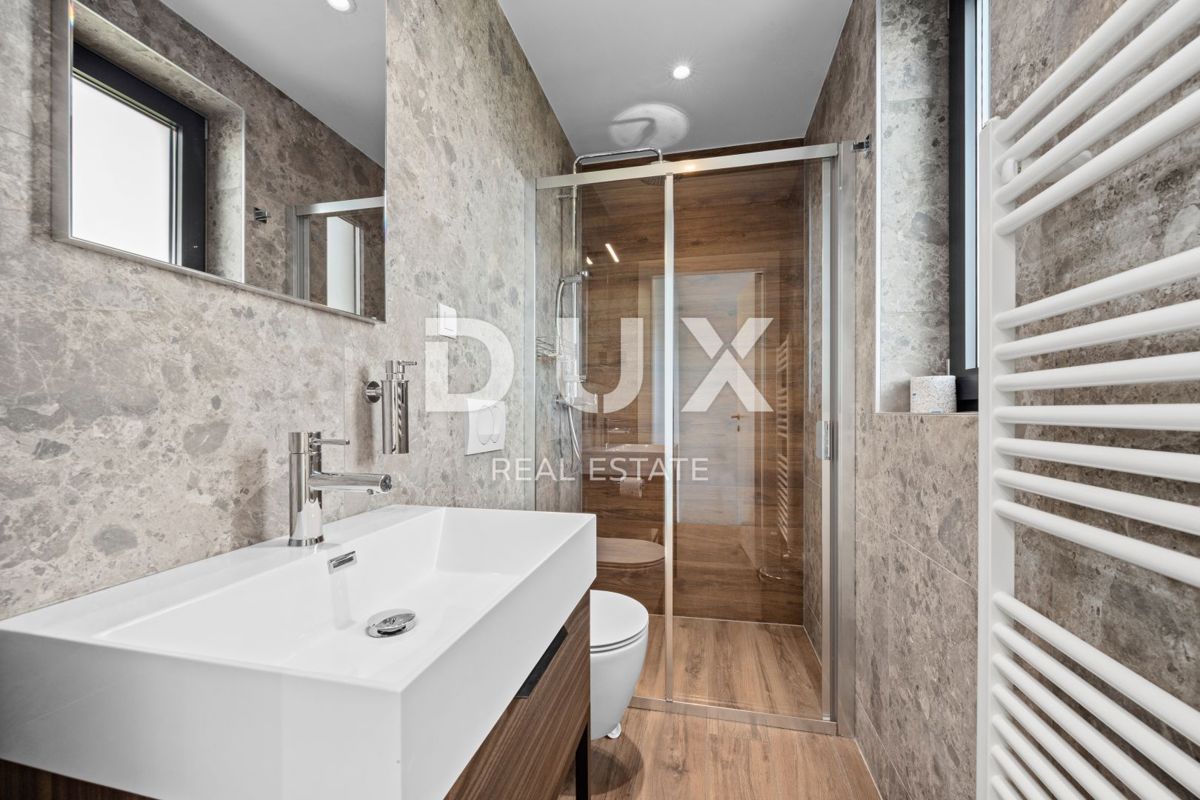 ISTRIA, BANJOLE - Villa bifamiliare contemporanea al mare!