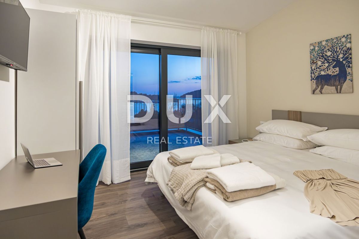 ISTRIA, BANJOLE - Villa bifamiliare contemporanea al mare!