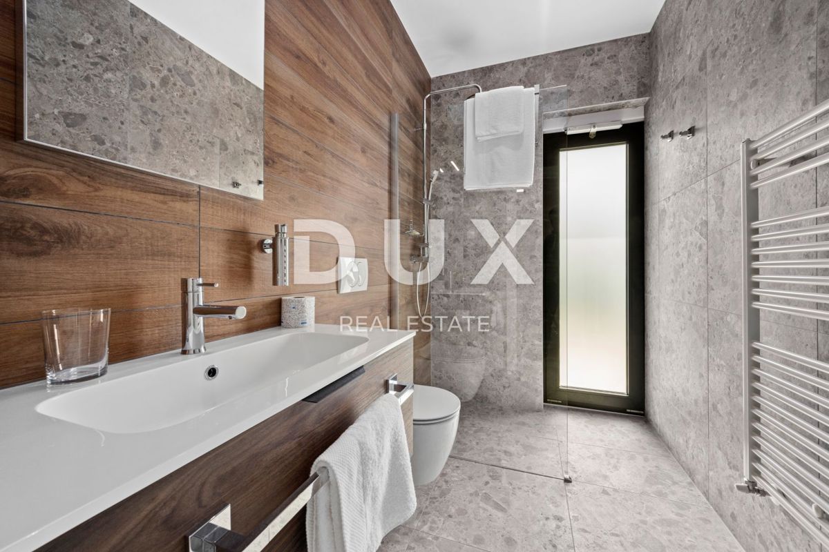 ISTRIA, BANJOLE - Villa bifamiliare contemporanea al mare!