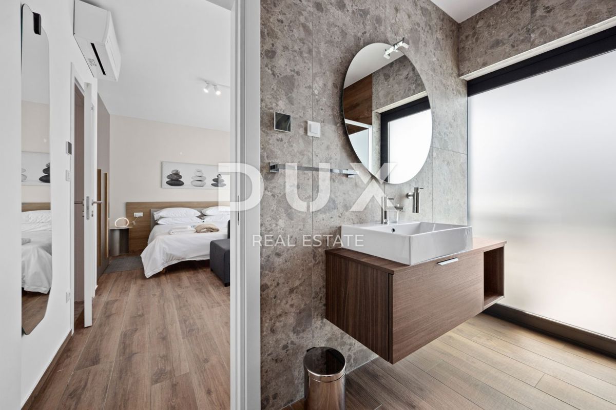 ISTRIA, BANJOLE - Villa bifamiliare contemporanea al mare!