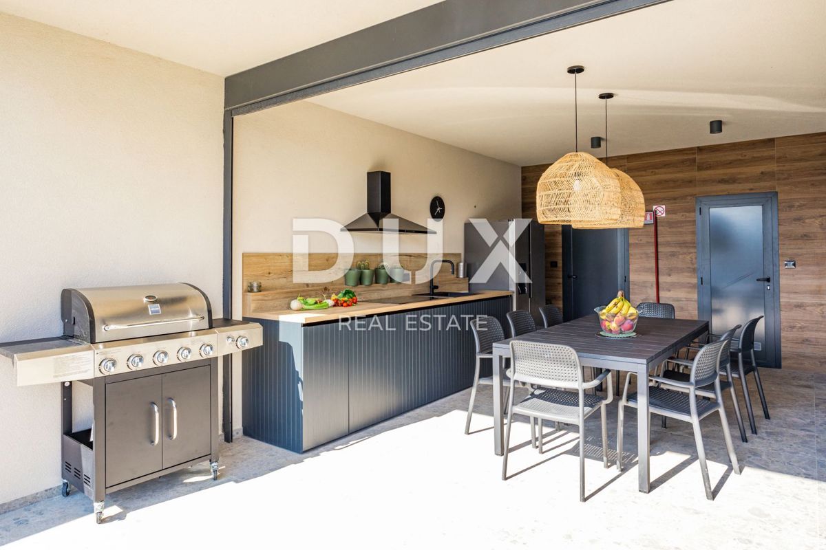 ISTRIA, BANJOLE - Villa bifamiliare contemporanea al mare!