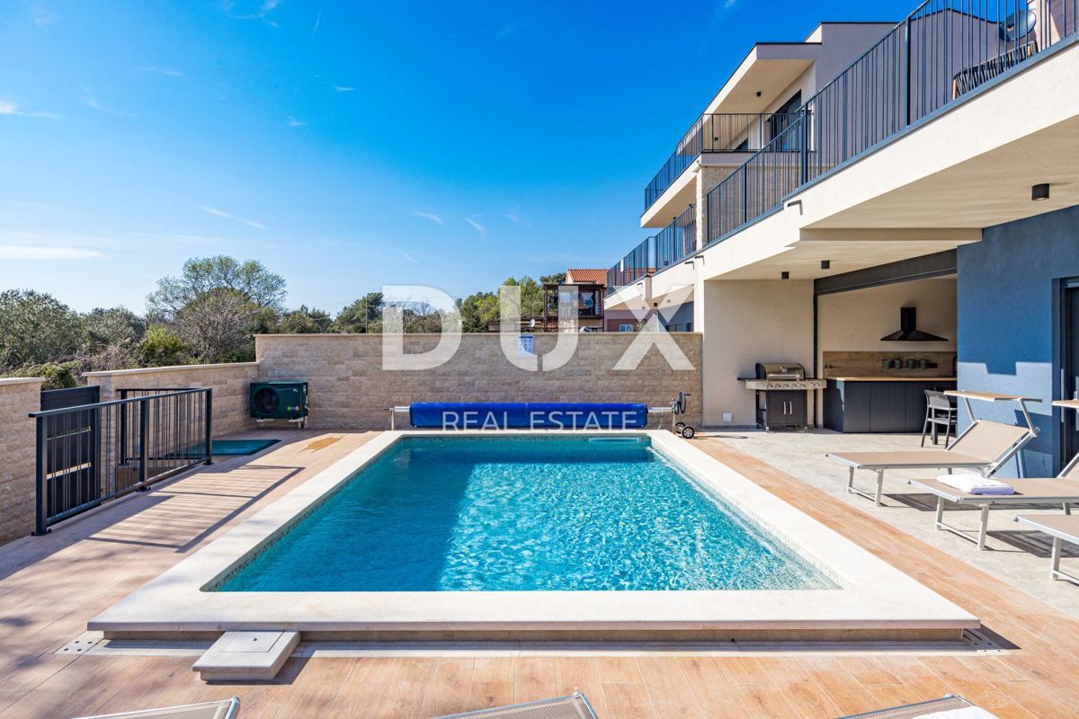 ISTRIA, BANJOLE - Villa bifamiliare contemporanea al mare!