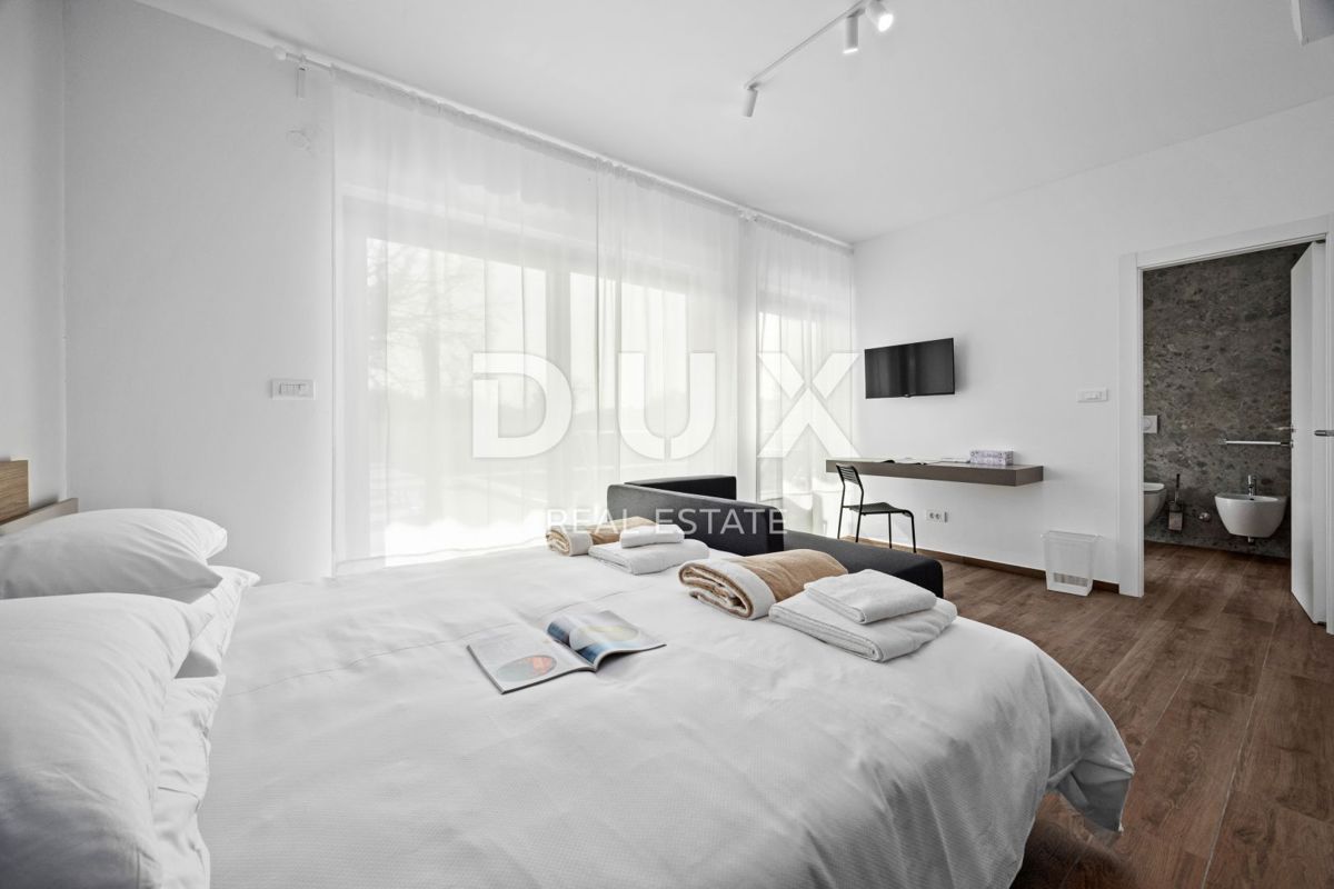 ISTRIA, BANJOLE - Villa bifamiliare contemporanea al mare!