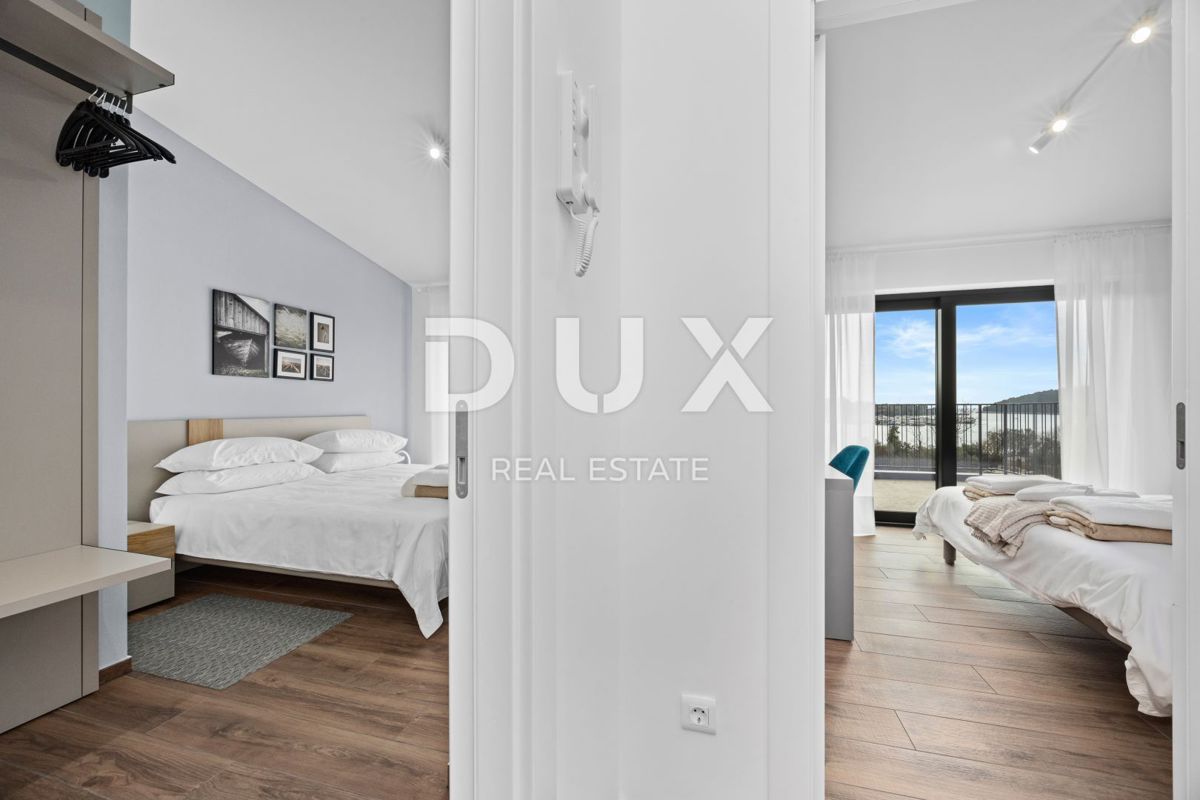 ISTRIA, BANJOLE - Villa bifamiliare contemporanea al mare!