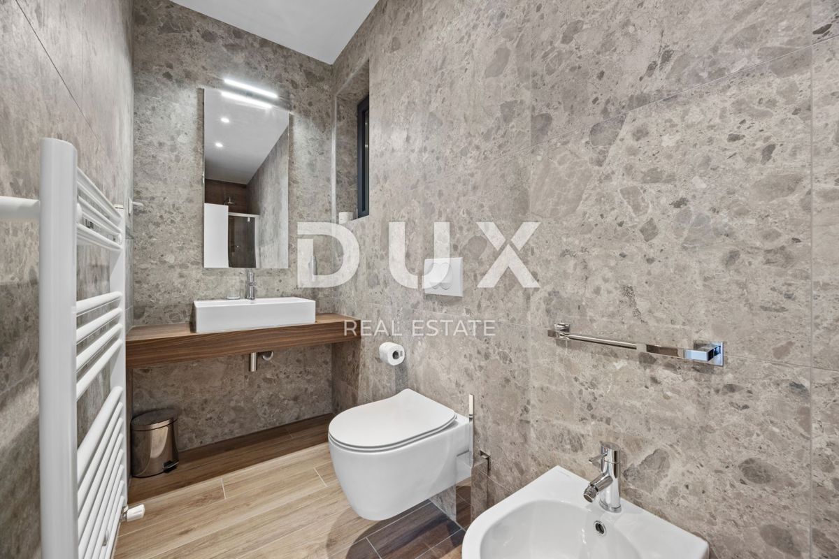 ISTRIA, BANJOLE - Villa bifamiliare contemporanea al mare!