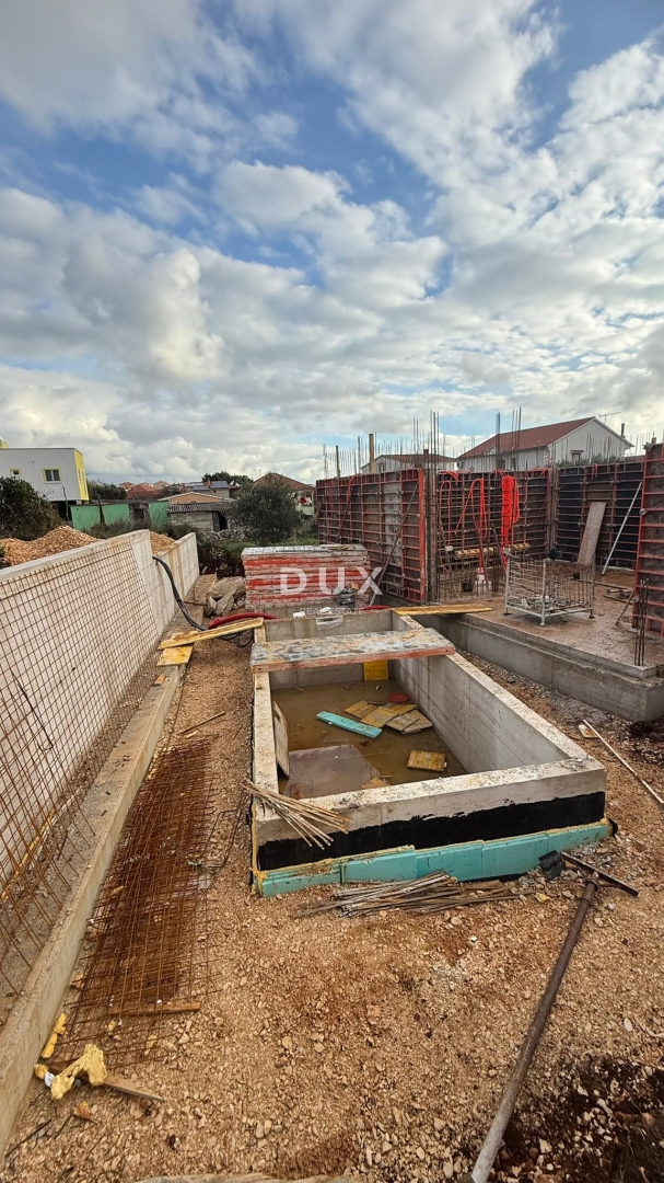 ZADAR, PAKOŠTANE - Appartamento di nuova costruzione con giardino e piscina!
