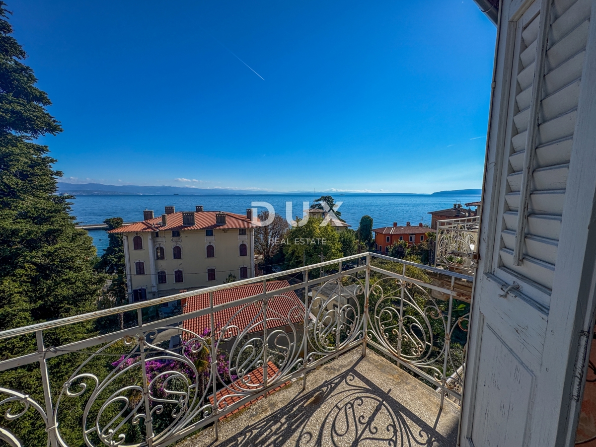 ABBAZIA, LOVRAN - meravigliosa opportunità di acquistare un appartamento storico in una villa, seconda fila al mare, terrazza e vista