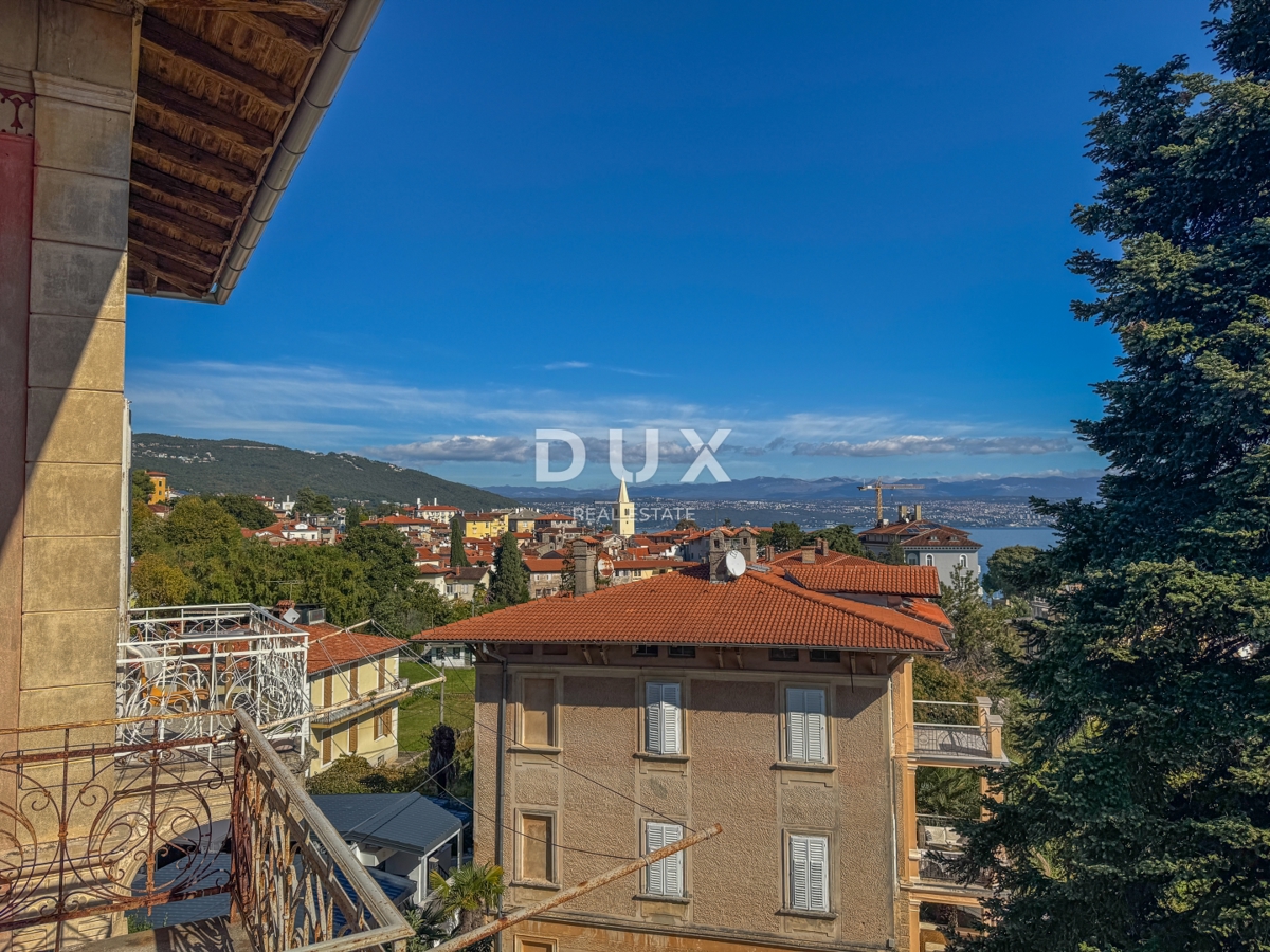 ABBAZIA, LOVRAN - meravigliosa opportunità di acquistare un appartamento storico in una villa, seconda fila al mare, terrazza e vista