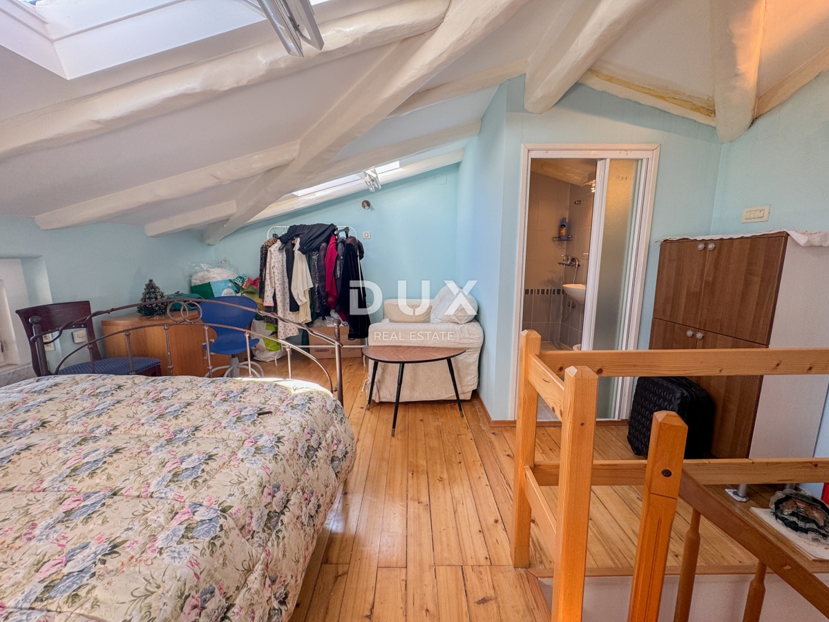 ABBAZIA, LOVRAN - meravigliosa opportunità di acquistare un appartamento storico in una villa, seconda fila al mare, terrazza e vista