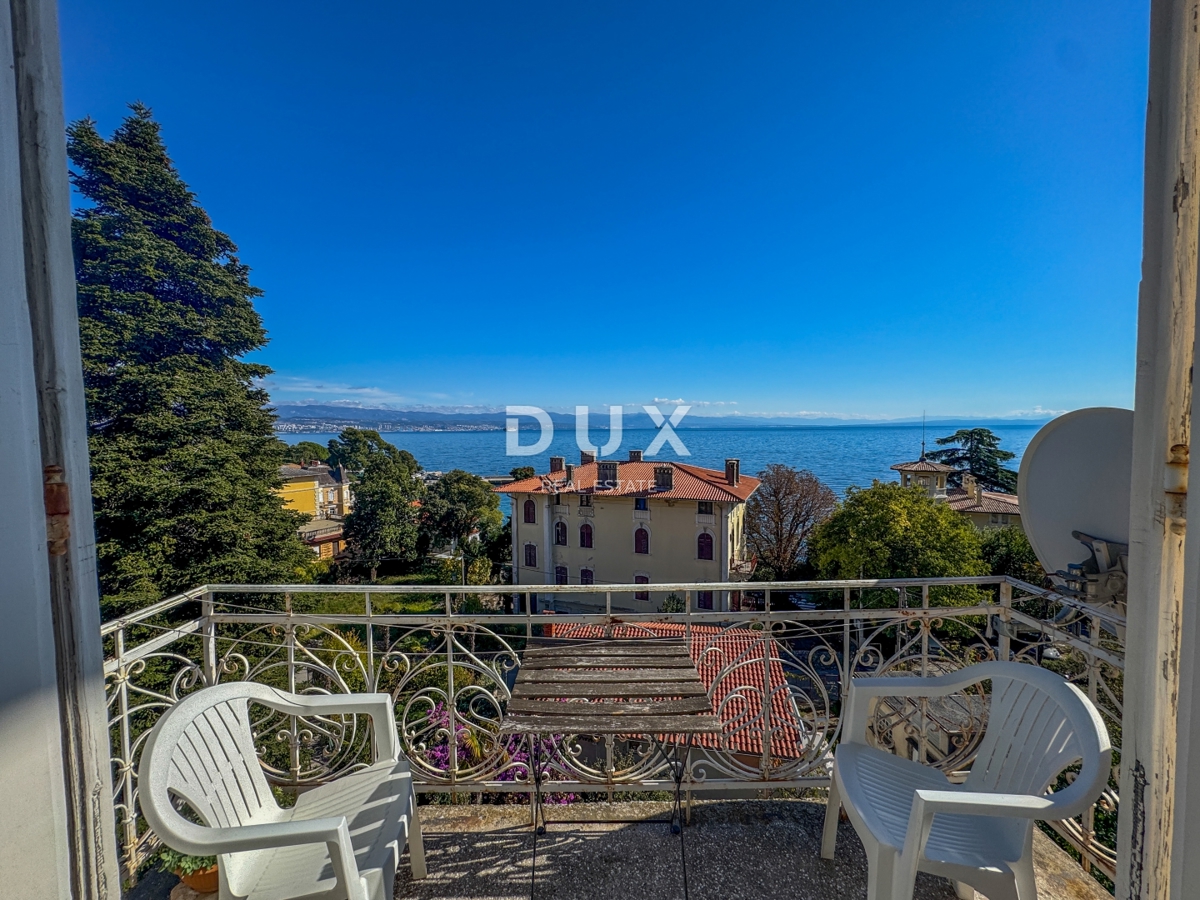 ABBAZIA, LOVRAN - meravigliosa opportunità di acquistare un appartamento storico in una villa, seconda fila al mare, terrazza e vista